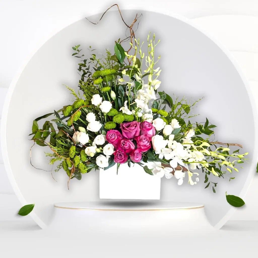 A White Vase Refreshes The Spirits
